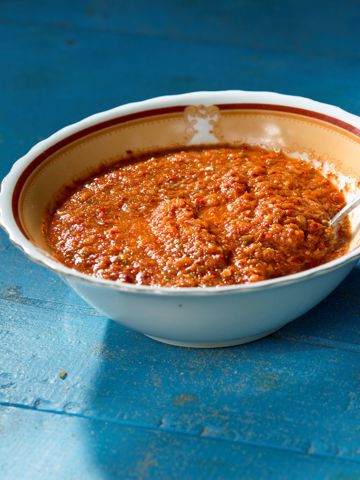 String hoppers, pol sambol, and breakfast spreads