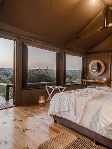 Hlosi Game Lodge