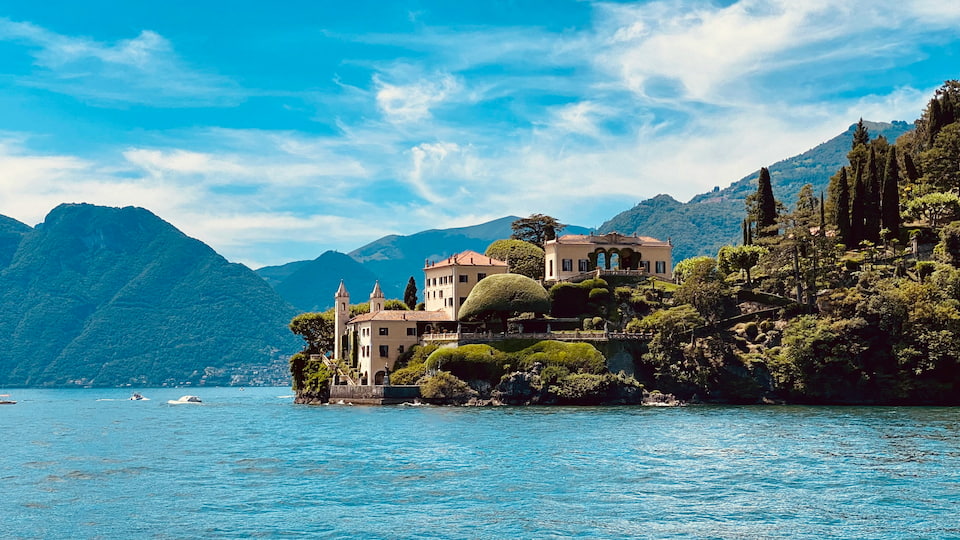 Explore Italy by road: an adventure through the Lakes and Tuscany