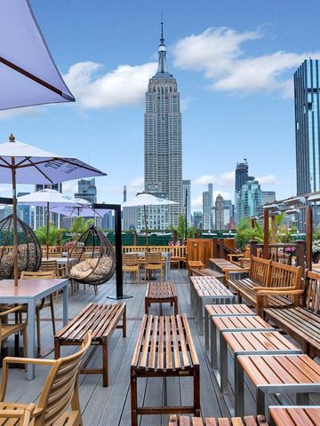 Rooftop cocktails and skyline bites