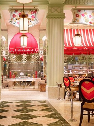 Buffets and showstopping presentations