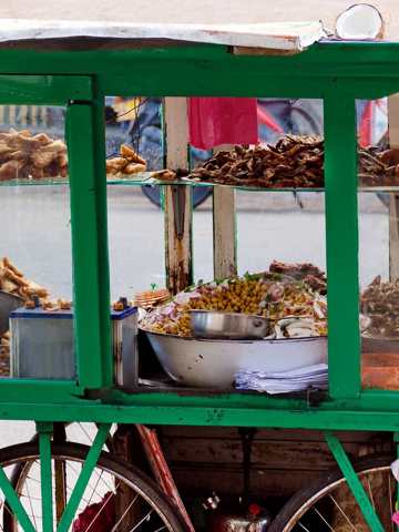 Hoppers, rotis, and street‑food snacks