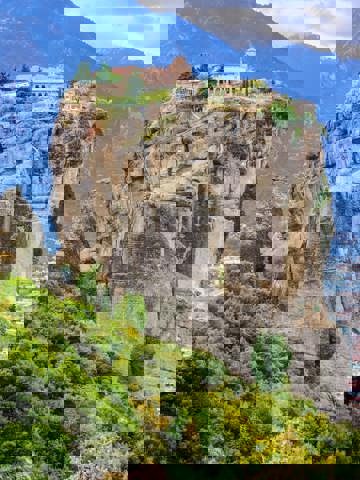 Discover Meteora’s cliff-top monasteries