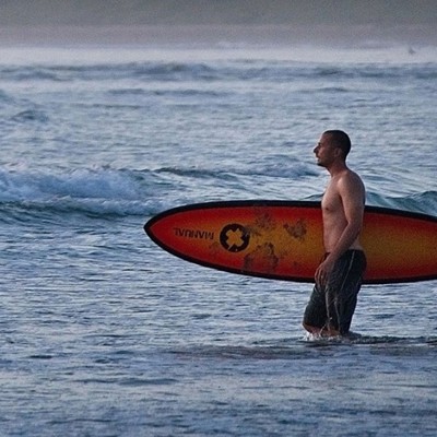 Surf world-class waves 