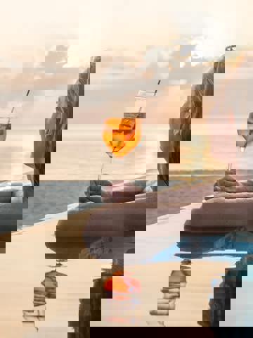 Laid‑back lunches & sunset cocktails